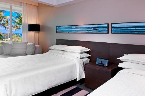 Postel nebo postele na pokoji v ubytování Sheraton Grand Mirage Resort Gold Coast