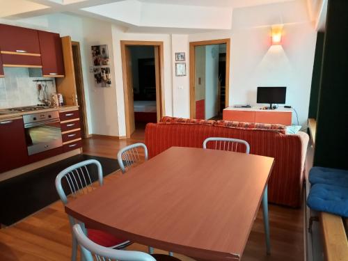 Kuchyň nebo kuchyňský kout v ubytování Apartment Albaré Residence