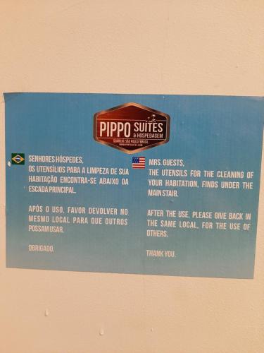 a sign on a wall that says php suites at Pippo Suites Guarujá in Guarujá