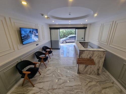 Μια τηλεόραση ή/και κέντρο ψυχαγωγίας στο Elite Park Hotel & Suites