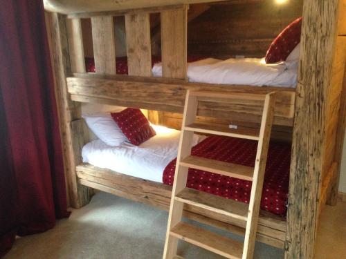 a couple of bunk beds in a room at Black Diamond Sainte Foy Chalets in Sainte-Foy-Tarentaise