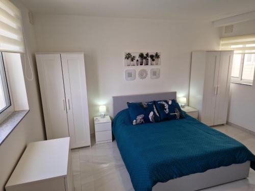 Ένα ή περισσότερα κρεβάτια σε δωμάτιο στο Sea View New Penthouse Terrace & Garage Parking