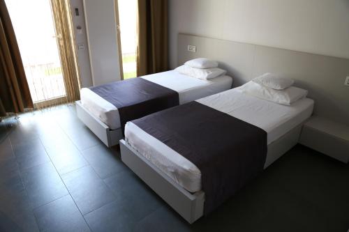 Postel nebo postele na pokoji v ubytování Enigma Resort
