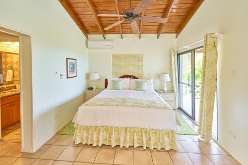 Postel nebo postele na pokoji v ubytování Mount Nevis Hotel