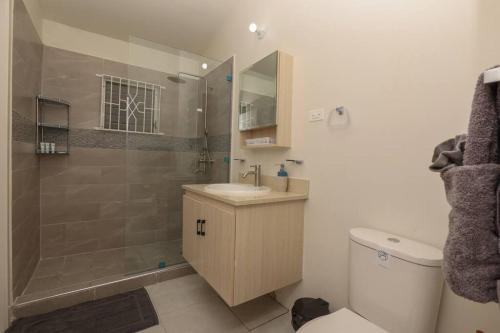 Koupelna v ubytování Osmax Oasis, 2 BD and 2 BA, Gated, near Puerto Seco Beach