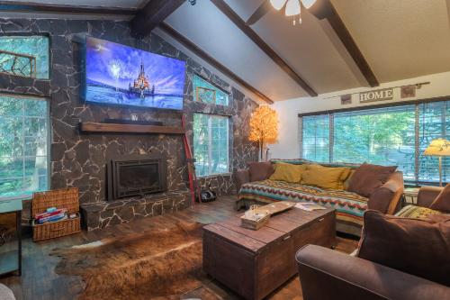 Cozy Bird house w Big screen! – Photos 3