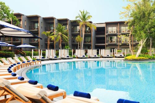 Bazén v ubytování Hua Hin Marriott Resort and Spa nebo v jeho okolí