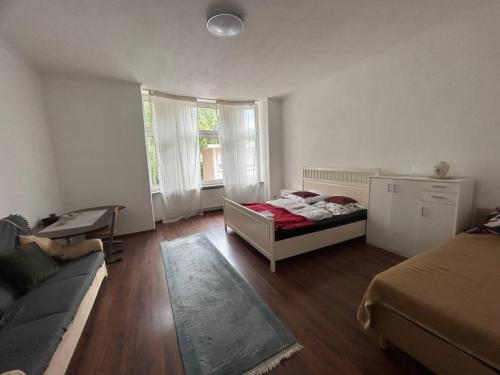 Postel nebo postele na pokoji v ubytování 3 Zimmer Mietwohnung nähe HBF