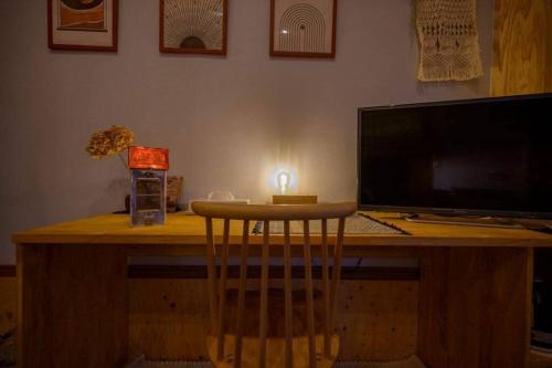TV a/nebo společenská místnost v ubytování 日向サーフキャンプ206