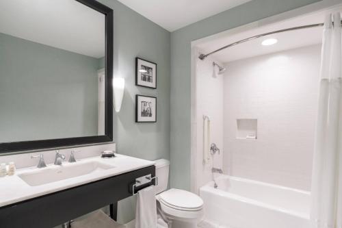 Renaissance New Orleans Pere Marquette French Quarter Area Hotel Image