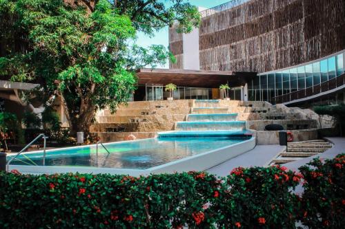 a swimming pool with stairs in a building at Courtyard by Marriott Tuxpan Veracruz in Tuxpan de Rodríguez Cano