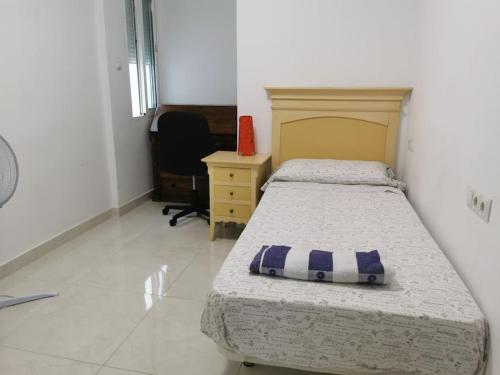 Cama ou camas em um quarto em Preciosoy gran apartamento terraza con vistas wifi y climatización