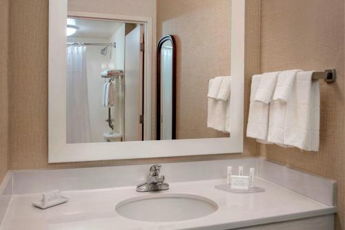 a bathroom with a sink and a mirror and towels at SpringHill Suites by Marriott Philadelphia Willow Grove in Willow Grove