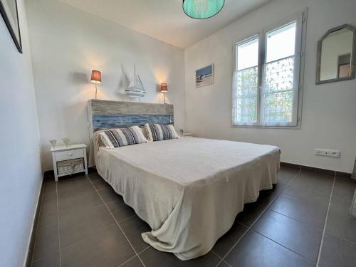 Postel nebo postele na pokoji v ubytování Maison 4 couchages à Saint-Georges-d'Oléron avec jardin et terrasse - FR-1-246A-267