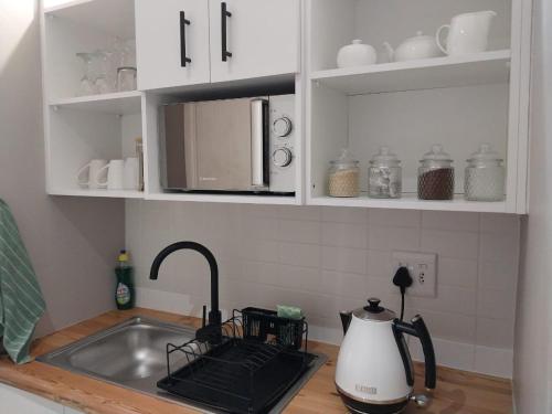 Dapur atau dapur kecil di Ships Bell 16B, St Francis Bay
