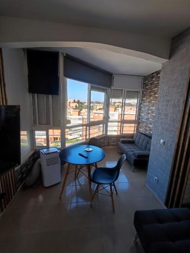 TORREMOLINOS VIEW STUDIO, VISTA MAR Y PISCINA