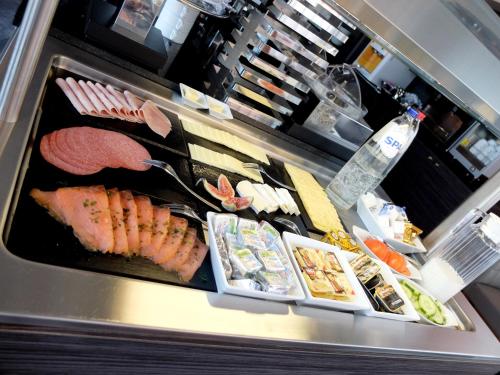 ホテルの敷地内または近くでの食事または食べ物