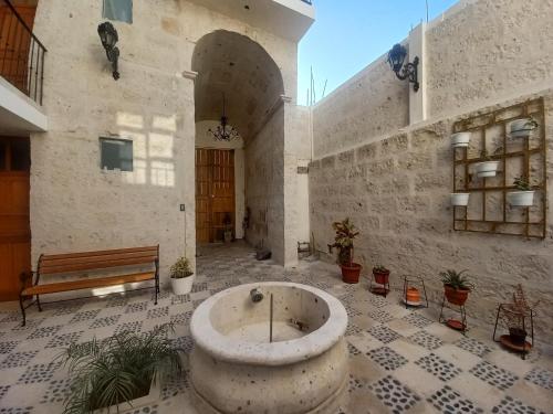 a large room with a bath tub in a building at Quinta Alpaca - Departamento 1er piso in Arequipa