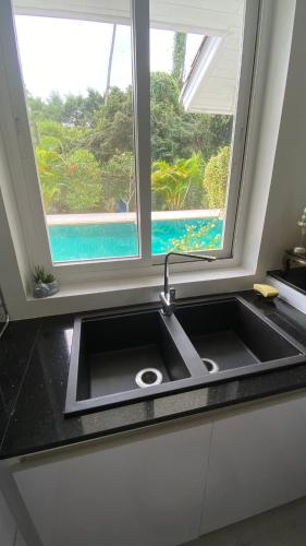 Kolam renang di atau dekat dengan Sean Sabai Luxury & Natural Private Pool Villa