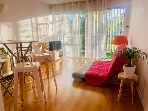 T2 à 50 mètres de la mer, belle vue sur végétation