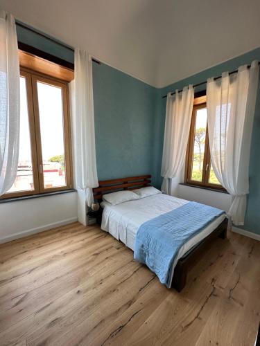 A bed or beds in a room at Villa Mazza al Vesuvio