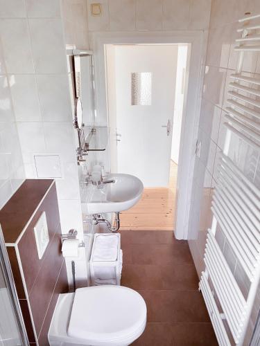 Bilik mandi di Ruhig, modern & Nähe Altstadt!