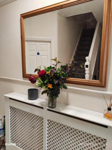 Gambar di galeri bagi St Lucia women only lodge Leicester long stays di Leicester