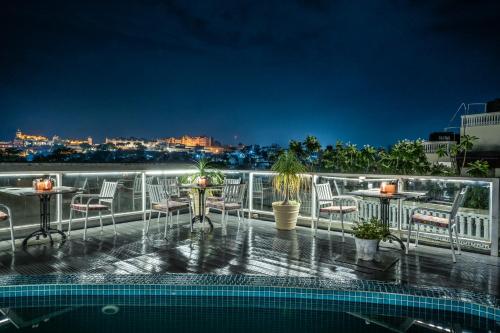 Bazén v ubytování Tripli Hotels Shiv Villas nebo v jeho okolí