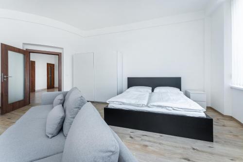 Katil atau katil-katil dalam bilik di Apartmán Riegrovo náměstí