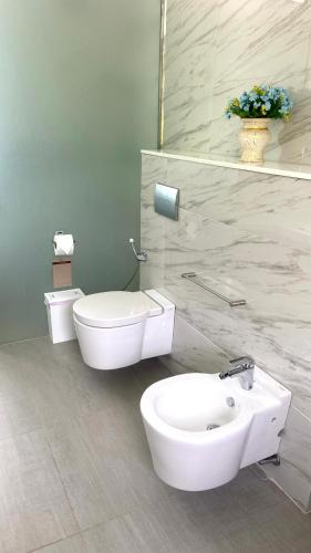 Bilik mandi di Sean Sabai Luxury & Natural Private Pool Villa