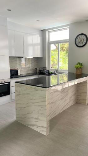 Dapur atau dapur kecil di Sean Sabai Luxury & Natural Private Pool Villa