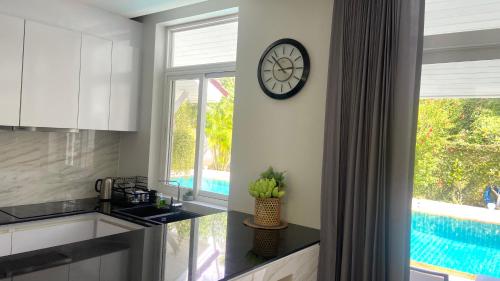 Dapur atau dapur kecil di Sean Sabai Luxury & Natural Private Pool Villa