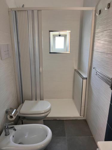 a small bathroom with a toilet and a sink at Villaggio Silvia in Castellabate