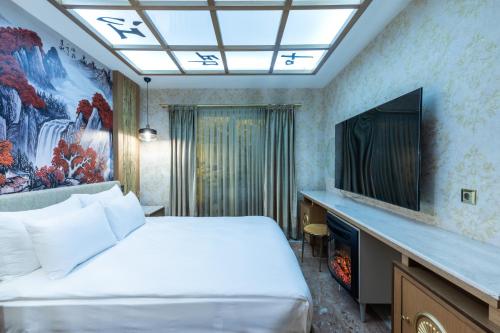 a bedroom with a bed and a flat screen tv at Wyndham Istanbul Old City in Istanbul