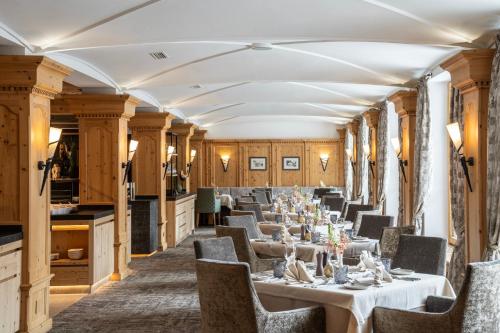 a dining car of a train with tables and chairs at Alpenhotel Ischglerhof in Ischgl