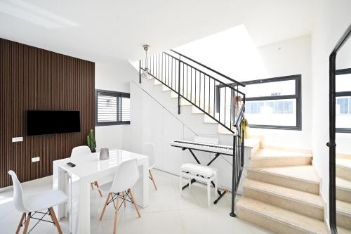 Modern 3BR Duplex near BograshovBeach by HolyGuest