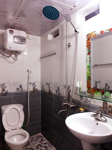 Bilik mandi di Hotel Thien An