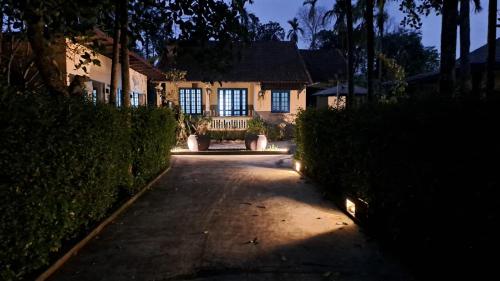a house at night with lights on a driveway at Hương long secret gardern home and stay in Thôn An Vân Thượng