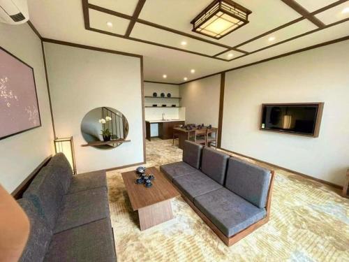 A seating area at Room in Wyndham Thanh Thuy Hot Spring MyHome