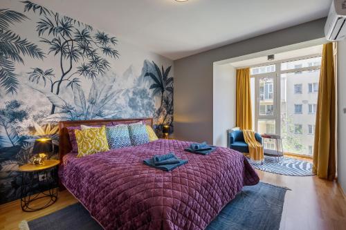 Stylish and colorful apartment with balcony in center