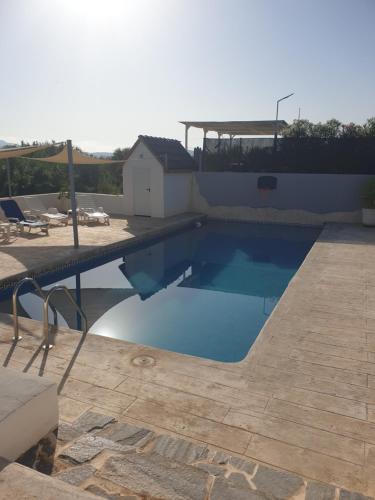 a swimming pool with a ramp in a backyard at Casa de la Vida D in Aspe