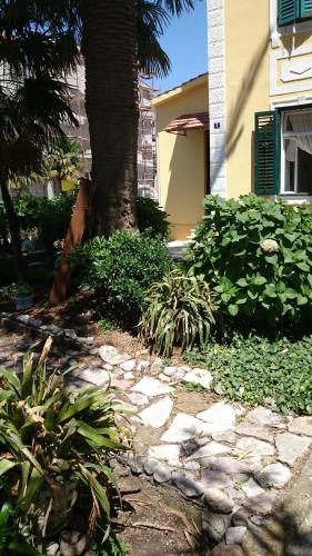 Un jardín fuera de House Grabic