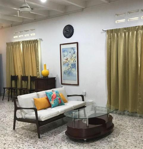 Yi Tong Nian Home Stay tesisinde bir oturma alanı