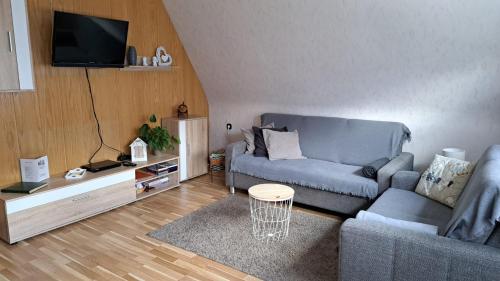 Ein Sitzbereich in der Unterkunft Ferienwohnung Friedrichsruh