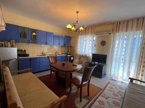 VISI 2 APARTMENT 2minutes walking from apartment to beach resevations only 2 nights and more - Imazhi 4