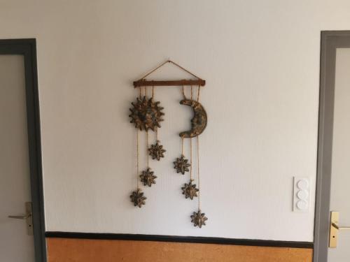 a wall with some decorations on a wall at Les gîtes de Blandine in Peumérit