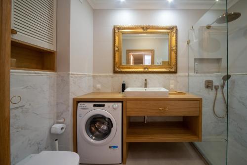 a bathroom with a washing machine and a sink at Maya's Flats & Resorts 102 - PREMIUM 3 rooms apartment near the sea in Gdańsk