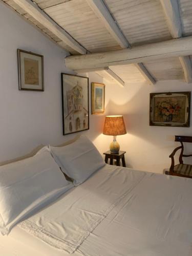 En eller flere senge i et værelse på Villa Silvia e Pool