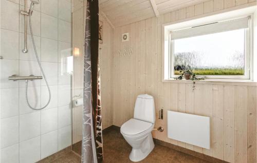 Koupelna v ubytování Stunning Home In Sjlund With Kitchen