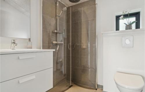 Ένα μπάνιο στο Gorgeous Home In Holbæk With Wifi